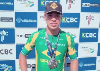 Estudante da rede estadual de ensino, Otávio Queiroz, conquistou o segundo lugar na prova por equipes, junto com os atletas da Seleção Brasileira -  Foto: (Divulgação)