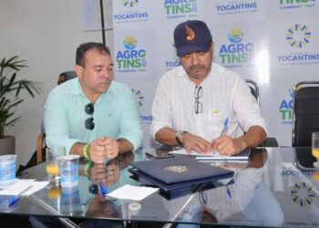Secretário obteve despacho do governador em reunião na Agrotins Foto: (Luiz de Castro/Governo do Tocantins)