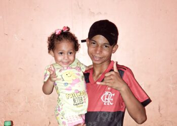 Wallyson com a irmã Elysa em registro do seu aniversário
Foto: (Divulgação)