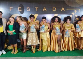 O desfile de encerramento apresentou a coleção Ouro do Cerrado, assinada pelo estilista Luiz Fernando Carvalho (esq/dir) - Foto: (Andréa Marques Paz/Governo do Tocantins)