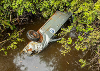 Em Araguatins, veículo capota, cai em rio e duas pessoas morrem na hora - Foto: (Divulgação/CBMTO)
